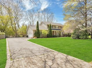 8 Bayard Dr, Dix Hills, NY 11746
