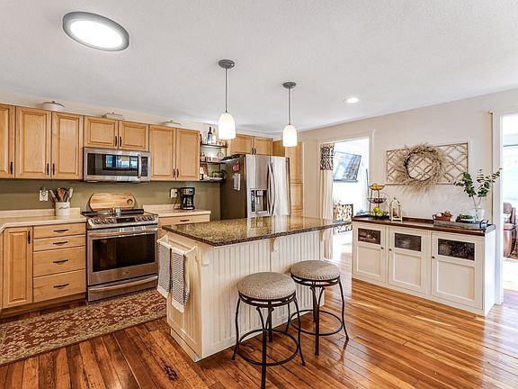 4th image of 131 Hudson Ave