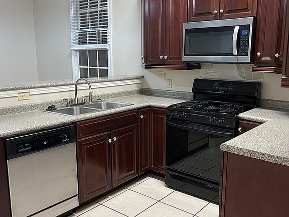 5th image of 337 Elmira Ave