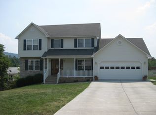 977 Goodview Dr, Front Royal, VA 22630