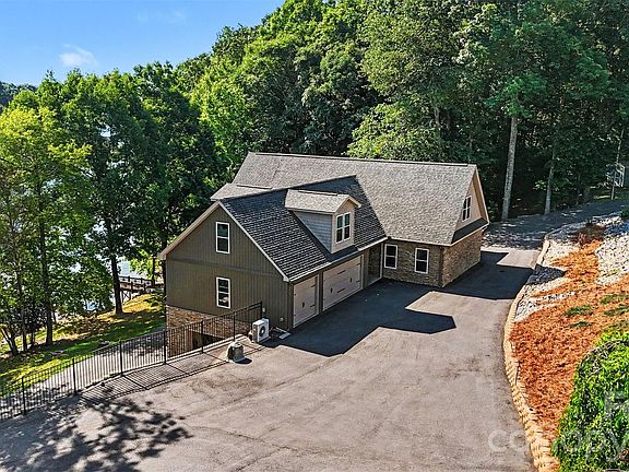 3rd image of 393 Stillwater Rd