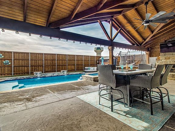 3rd image of 2612 Deer Hollow Dr