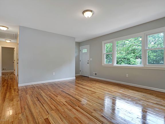4th image of 333 Mizzen Ave