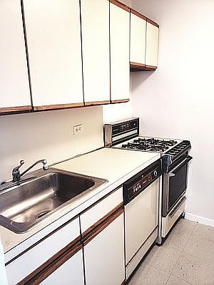 5th image of 440 E 79th St APT 9I