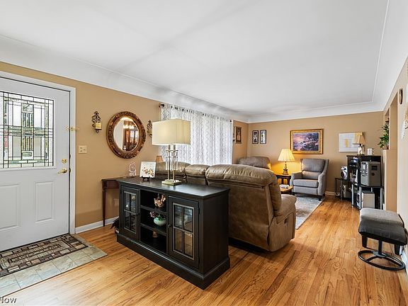4th image of 232 Shiawassee Ave
