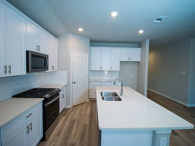 3320 Kingsdown Dr — Photo 16