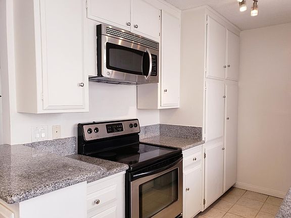 5th image of 1830 Greenfield Ave APT 16