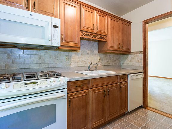 4th image of 119 15th St APT E2
