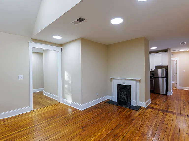 716 W Maxwell St #3 — Photo 8