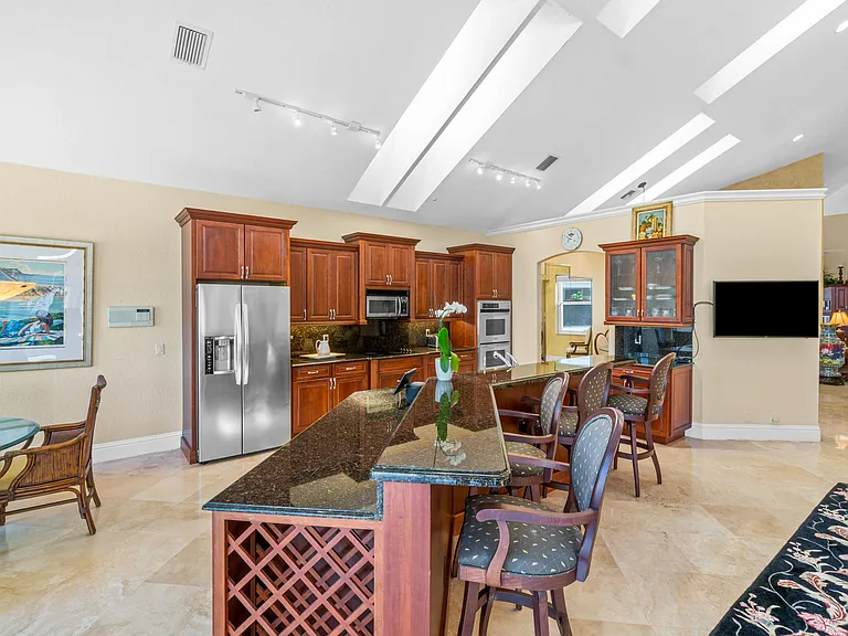16850 Colchester Ct — Photo 15