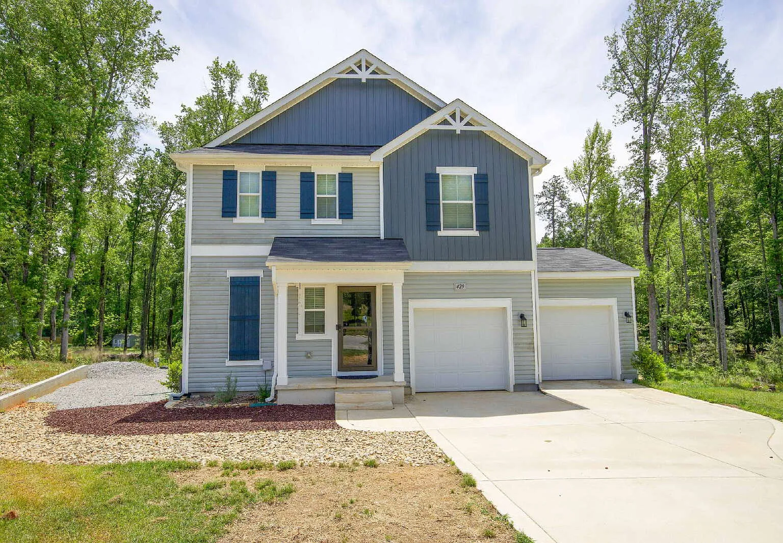 3 bed, 2.5 bath, 1744 sqft, $2,000 — Photo 1