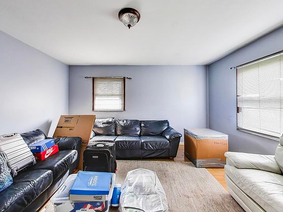 4th image of 440 E Fullerton Ave
