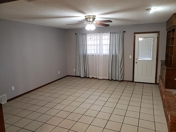 4th image of 1401 N Holly Ave