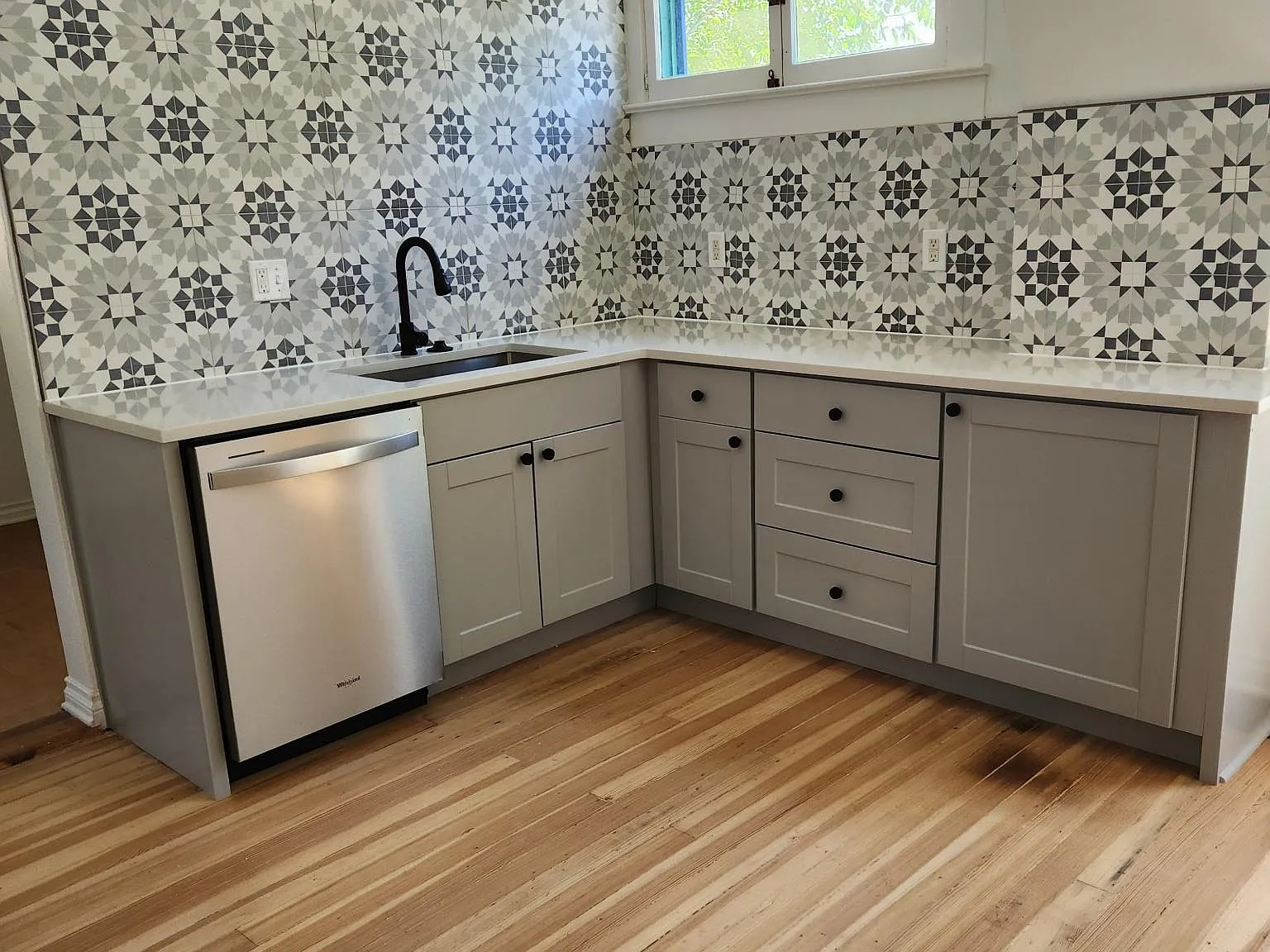 514 Harrison Ave — Photo 2