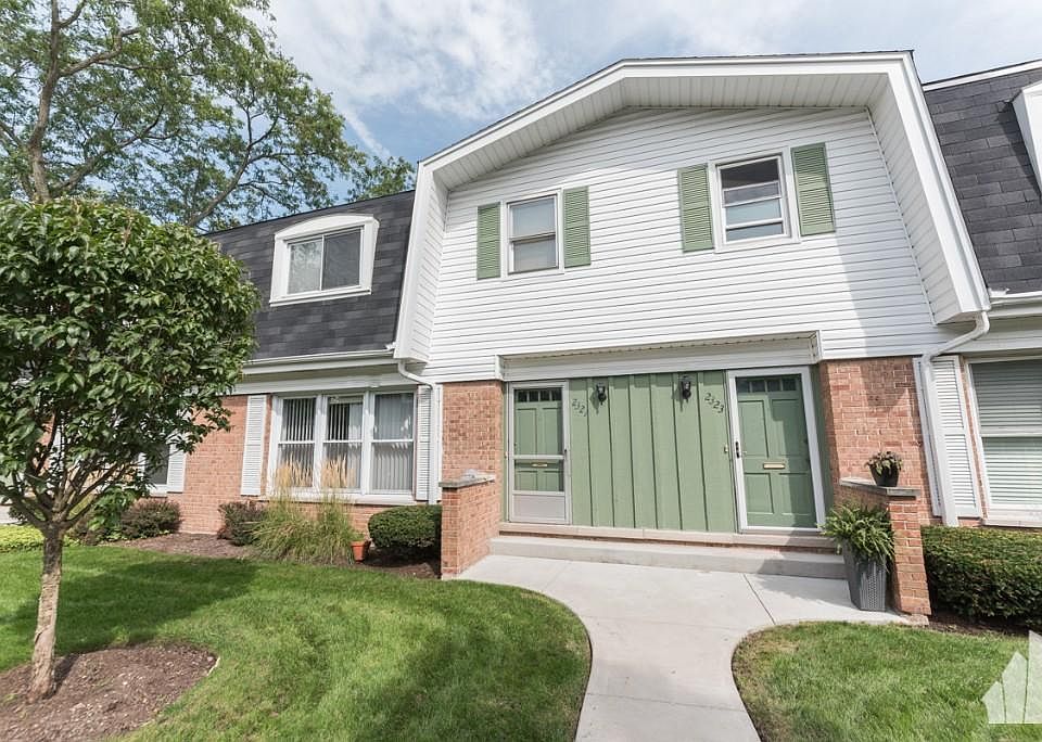 1st image of 2321 W Greenleaf Ave #302