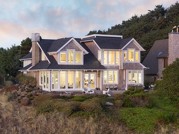 2nd image of 520 SW Cove Point