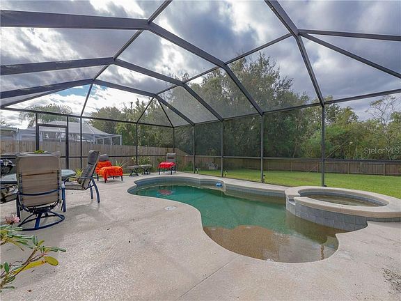 5th image of 1043 Summer Breeze Dr