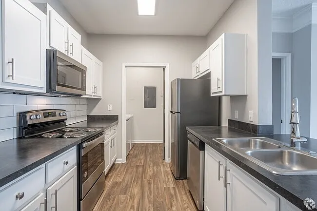 Millwood Park Apartments — Photo 2