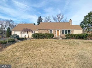 995 Hillside Dr, Southampton, PA 18966