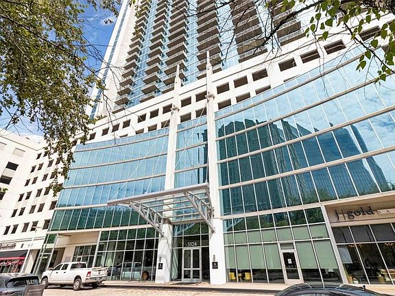 4th image of 3324 Peachtree Rd NE Unit 815