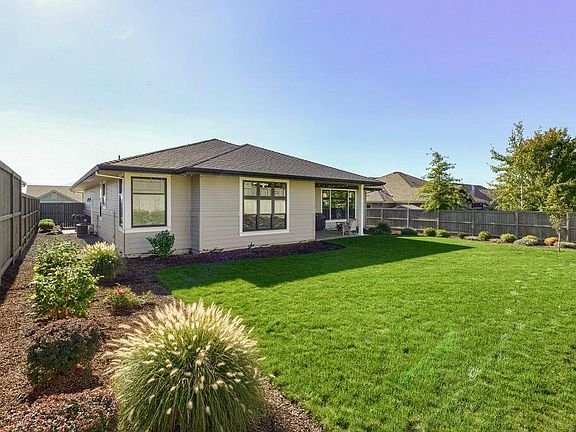 4th image of 4047 Crystal Springs Dr