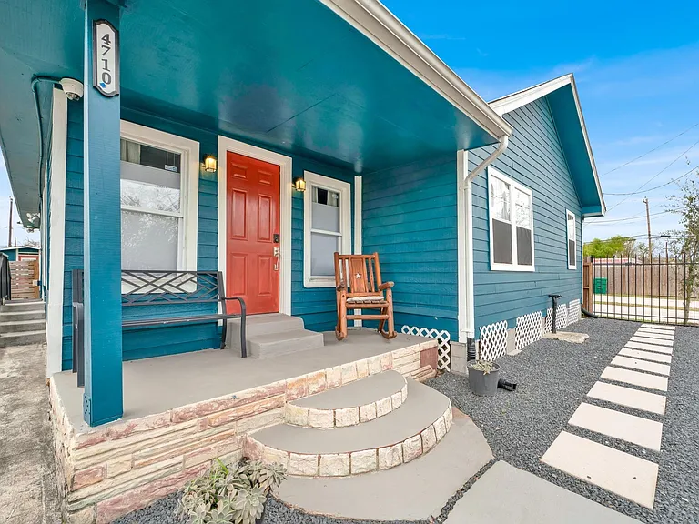 4710 Market St — Photo 3