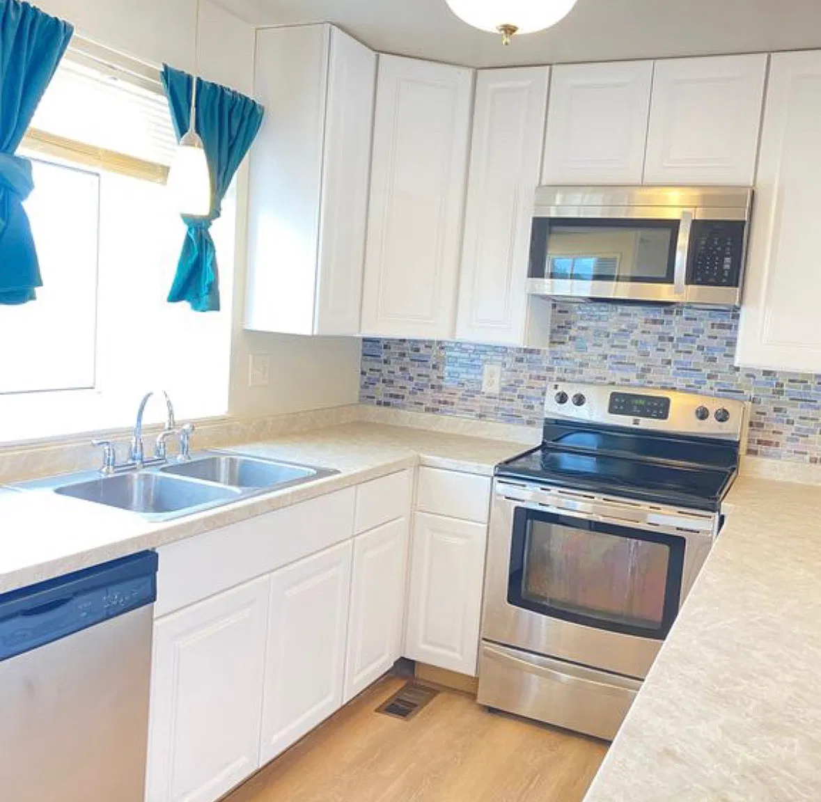 2 bed, 1.5 bath, 992 sqft, $1,650 — Photo 3