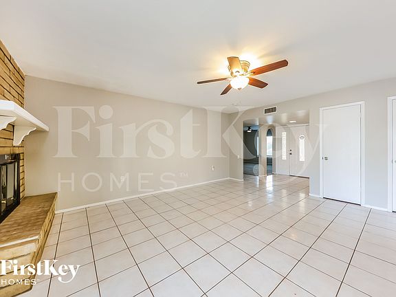3rd image of 4826 W Paradise Ln