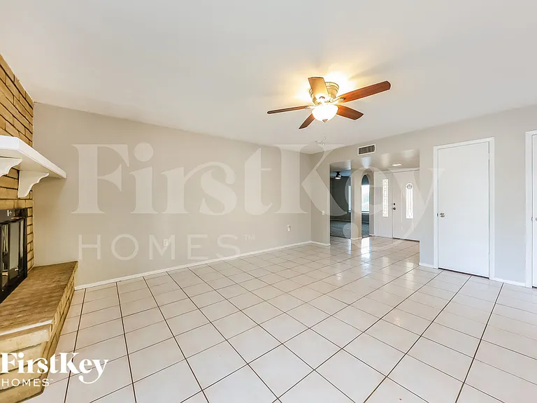 4826 W Paradise Ln — Photo 3