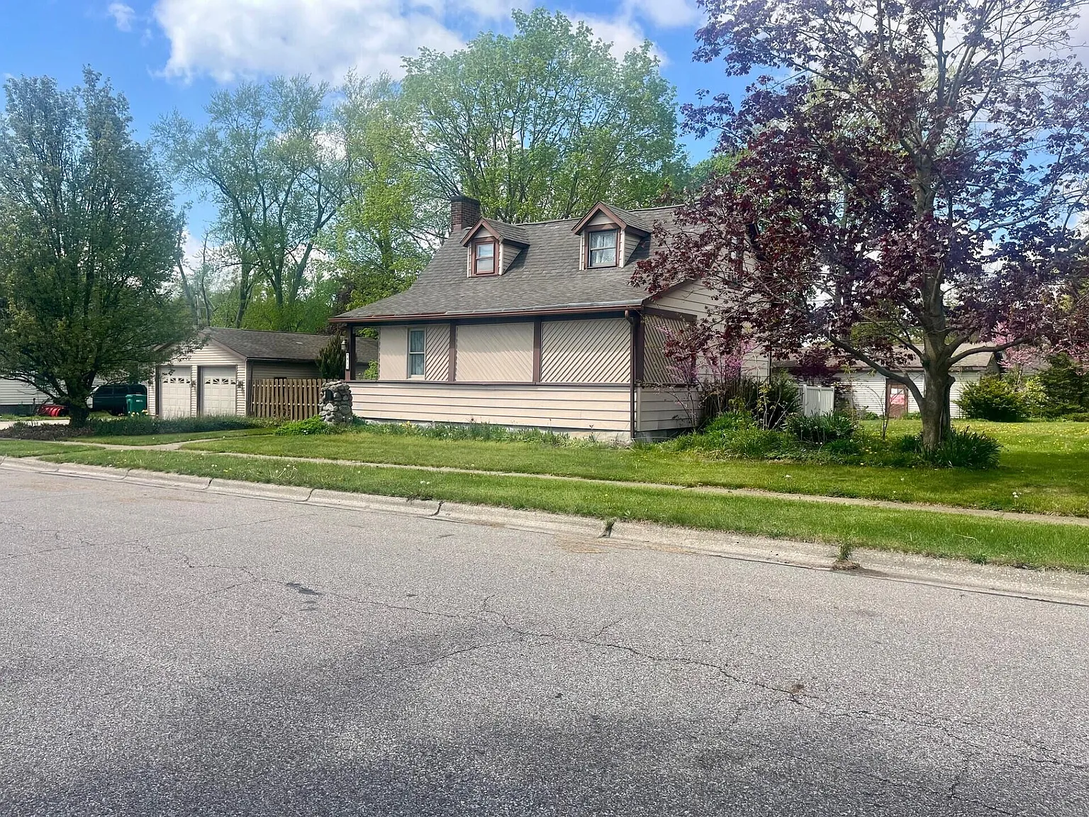 813 Tecumseh St photo 1