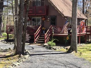 111 Yvonne Ct, Dingmans Ferry, PA 18328
