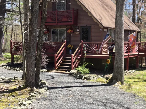 111 Yvonne Ct, Dingmans Ferry, PA 18328