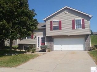 17610 Chandler Cir, Omaha, NE 68136