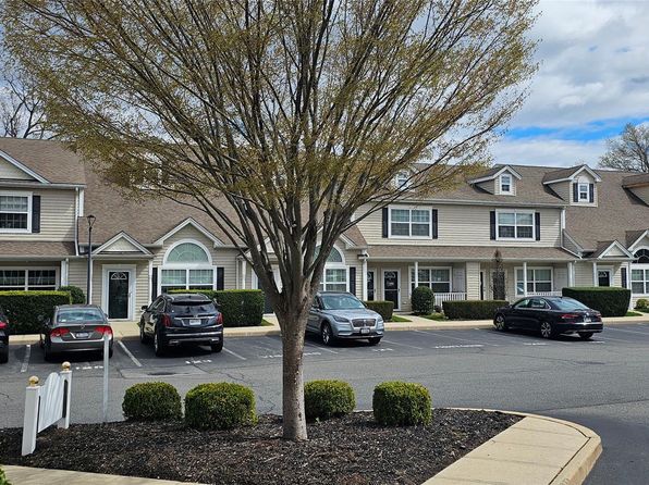 1502 Willow Ln, Valley Stream, NY 11580