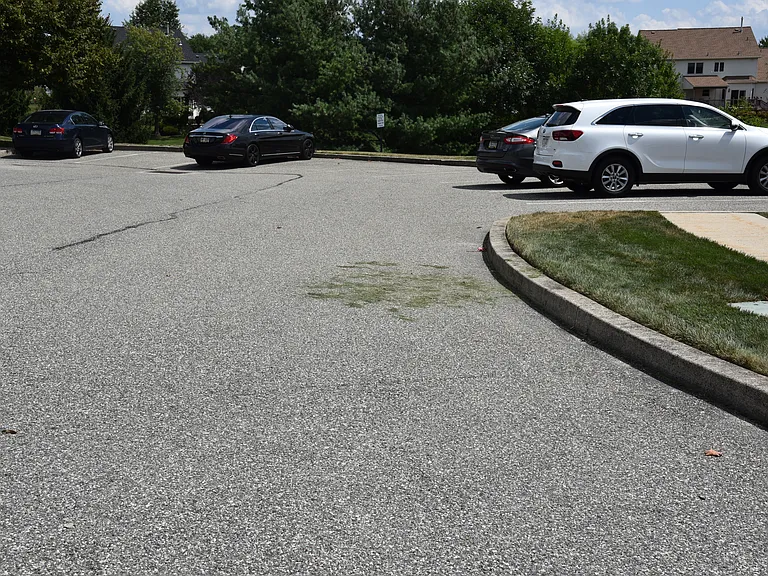 921 Bentley Ct — Photo 25