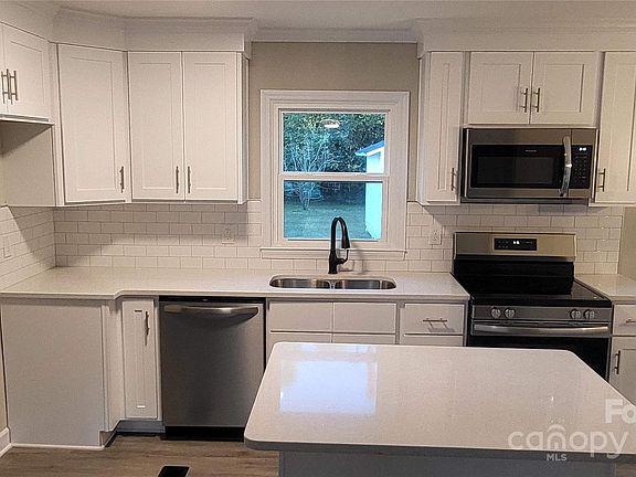 4th image of 2214 Downey St