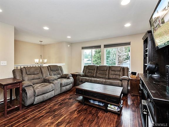3rd image of 216 NE Buckeye Ln