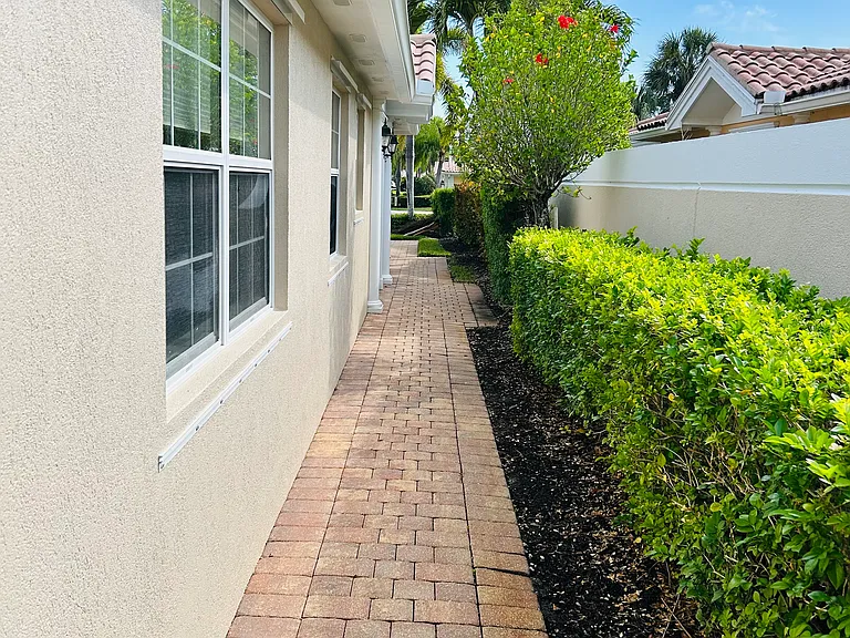 15401 Orlanda Dr — Photo 25
