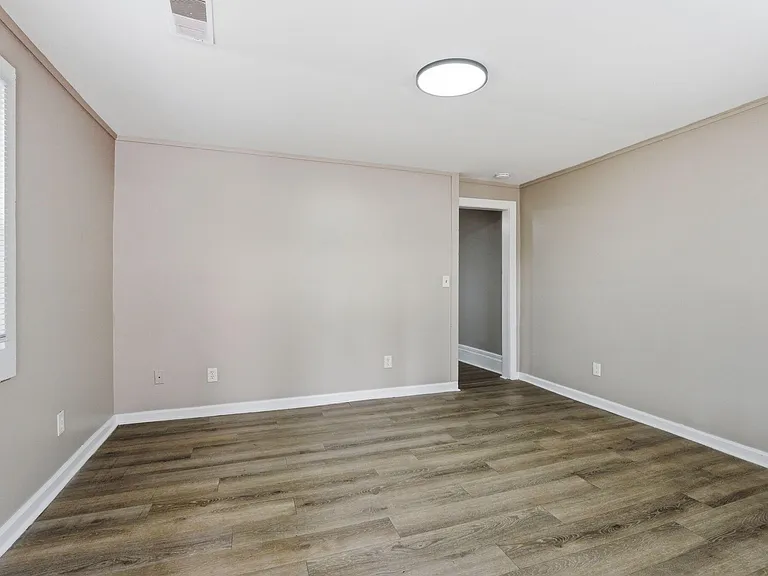 308 E 7th St #1 — Photo 11