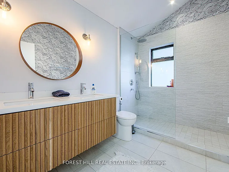 257 Manor Rd E — Photo 29