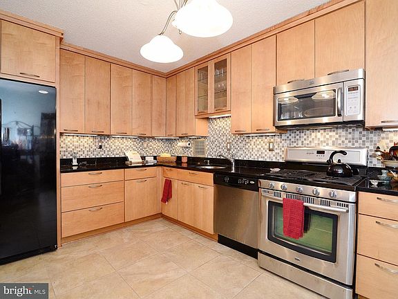 3rd image of 3705 S George Mason Dr APT 2005S