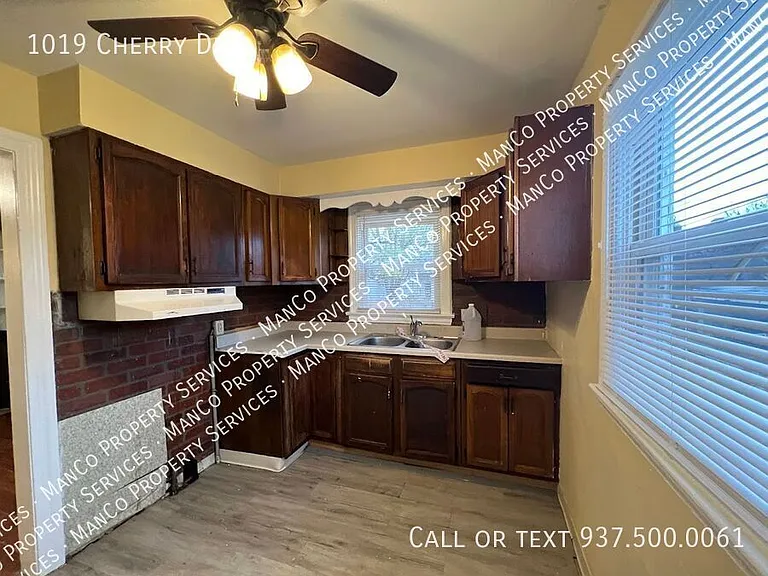 1019 Cherry Dr — Photo 7