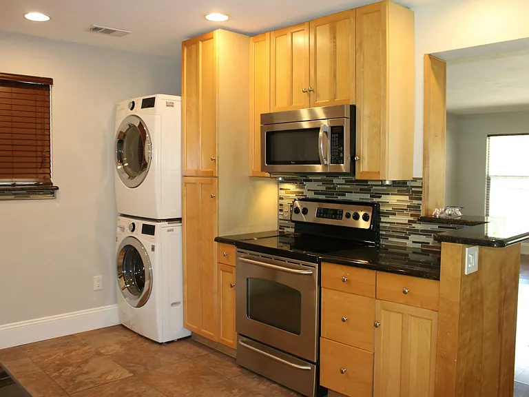 1313 Casa Vale Dr — Photo 2