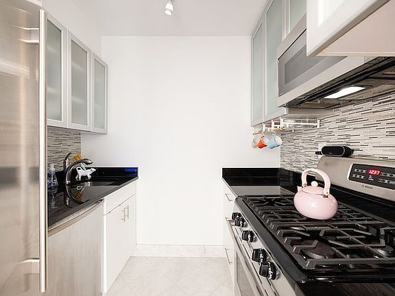 4th image of 401 E 65th St APT 8B