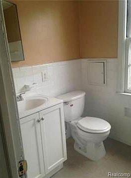 3rd image of 16609 Birwood St