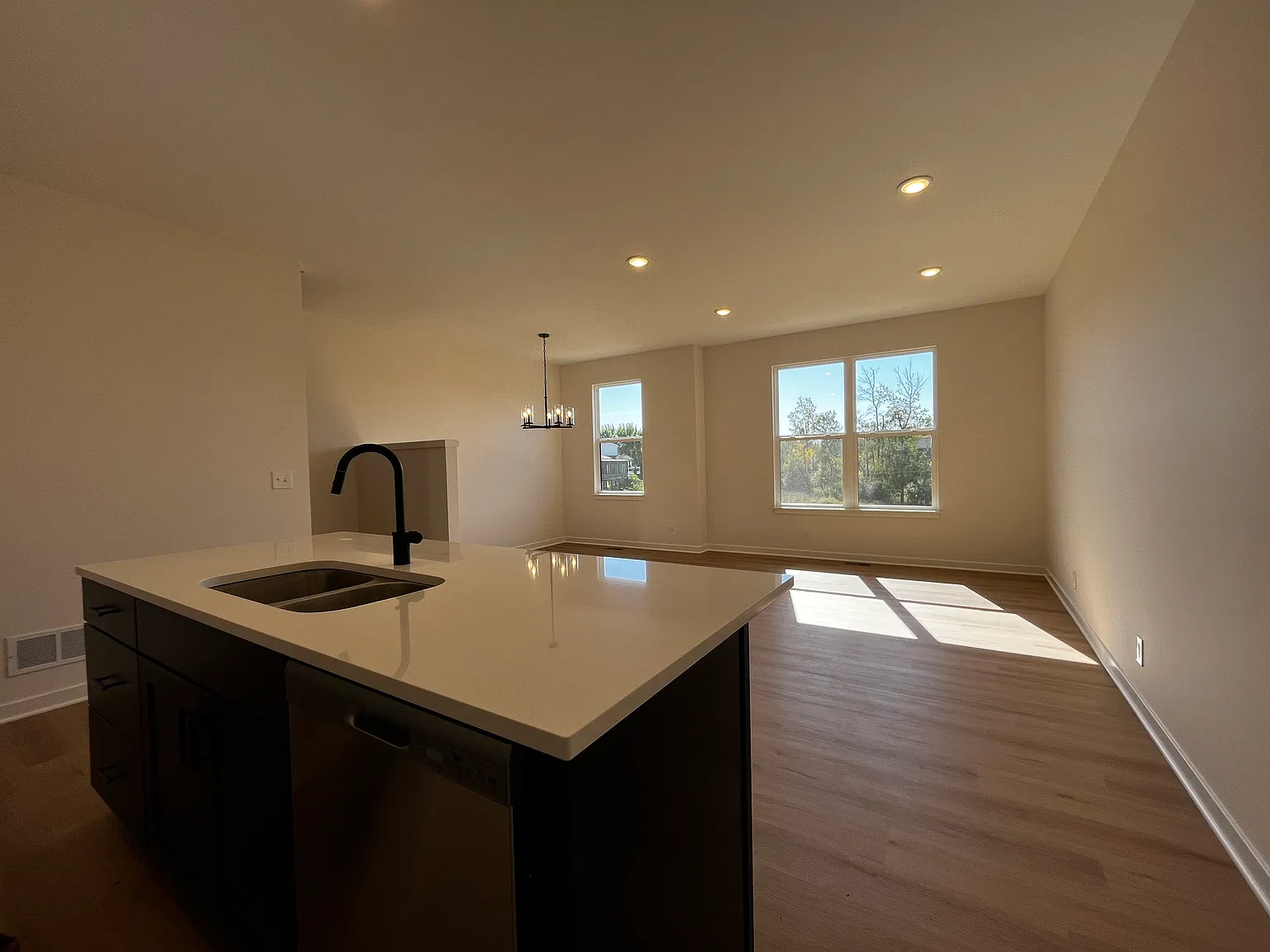 2 bed, 2.5 bath, 1668 sqft, $2,498 — Photo 4