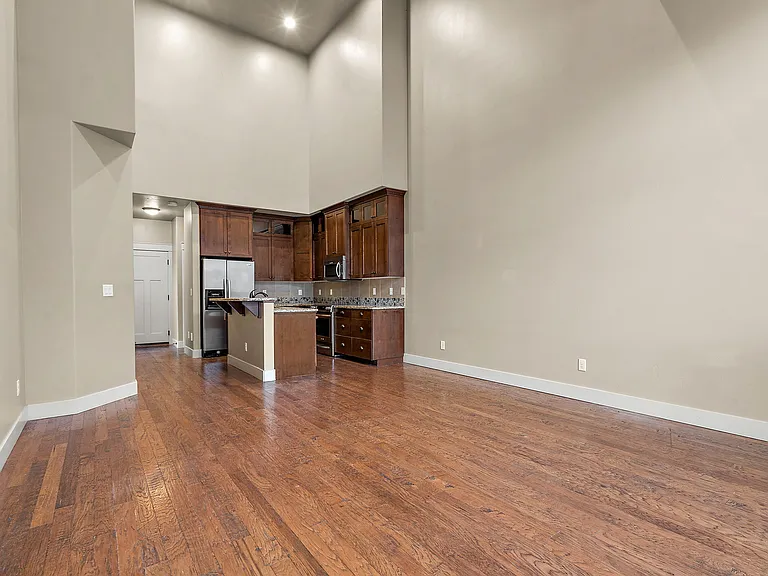 923 S Lone Willow Ave — Photo 2