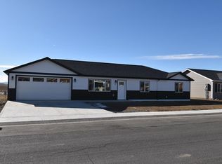 1072 E Monroe St, Powell, WY 82435