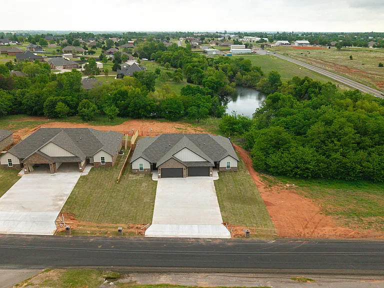 2298 E Sooner Rd — Photo 44