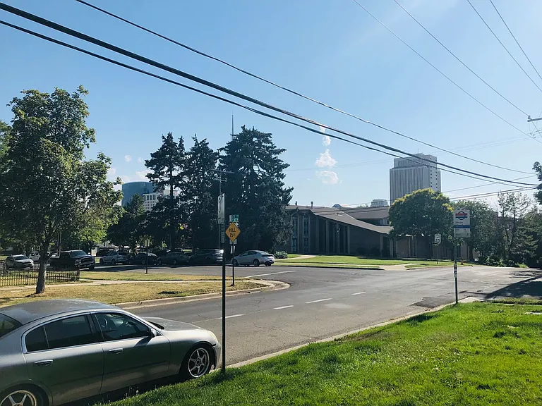 223 E 3rd Ave — Photo 88